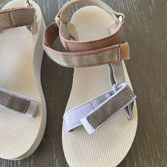 Teva Platform Women’s Metallic Universal Sandals Casual Shoes Size 8 EUC - Picture 4 of 12